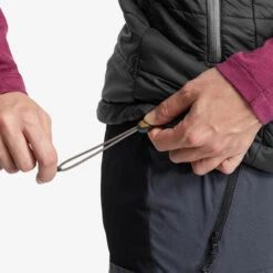 Chaleco Acolchado De Montaña Y Trekking Mujer Forclaz MT100 Negro -Senderismo Ropa Tienda chaleco acolchado de montaa y trekking mujer forclaz mt100 negro 3