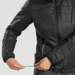 Chaqueta Acolchada Montaña Y Trekking Con Capucha Mujer Forclaz MT100 Negro -Senderismo Ropa Tienda chaqueta acolchada montaa y trekking con capucha mujer forclaz mt100 negro 2