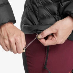 Plumífero De Montaña Y Trekking Con Capucha Mujer Forclaz MT500 -Senderismo Ropa Tienda plumifero de montaa y trekking con capucha mujer forclaz mt500 3